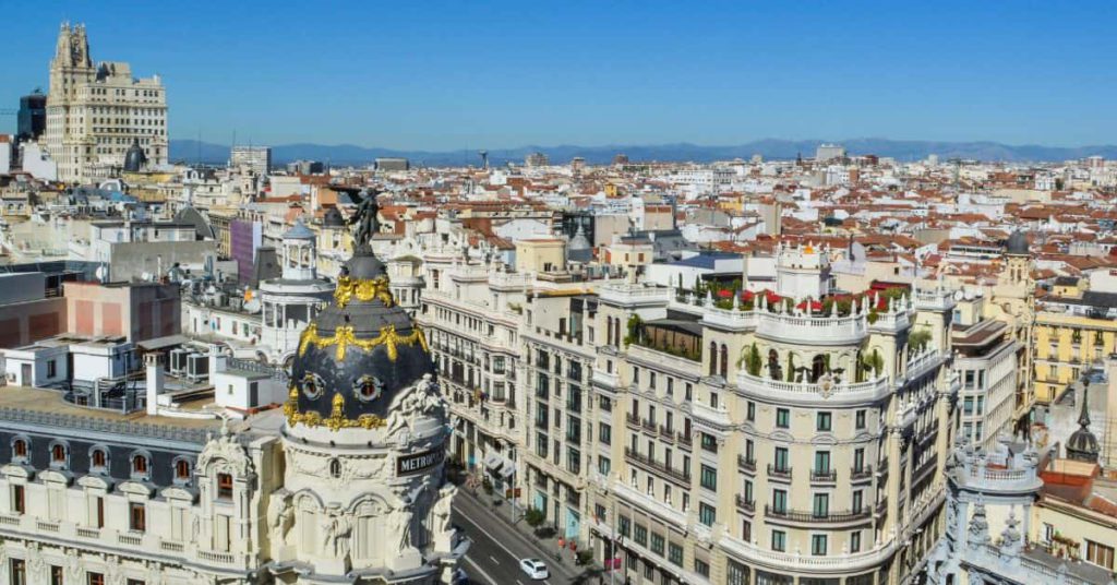 Edificio metrópolis en Madrid