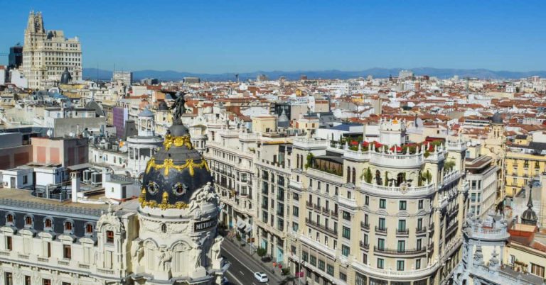 Edificio metrópolis en Madrid