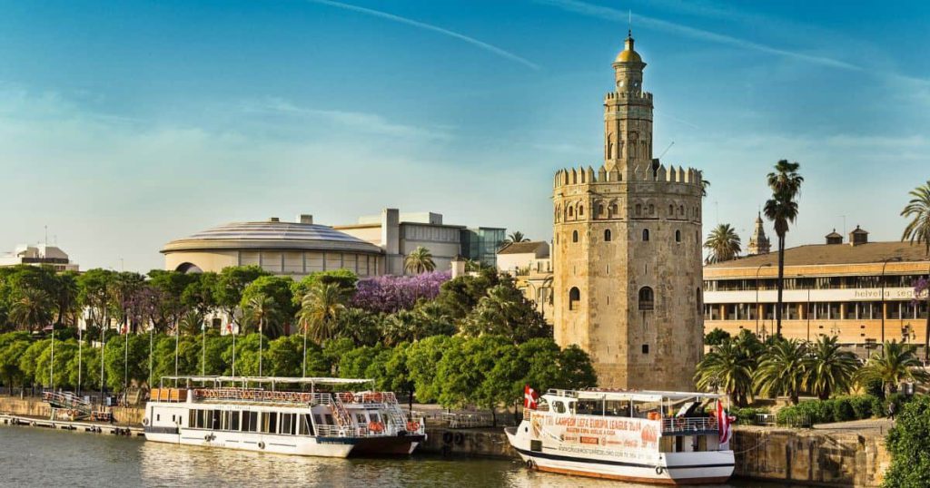 La Torre del Oro en Sevilla, España