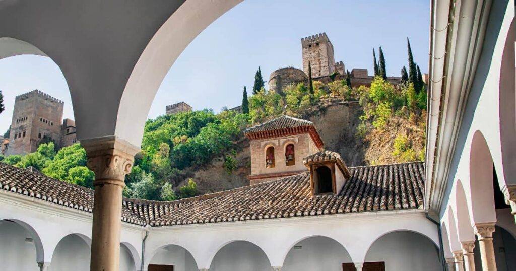 La torre del homenaje de la Alcazaba de la Alhambra de Granada, en España