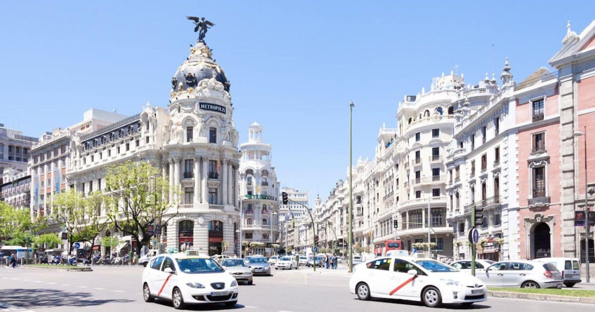 El Edificio Metrópolis en la Gran Vía de Madrid