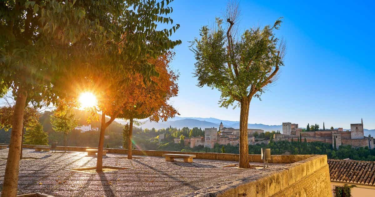 El mirador de San Nicolás en Granada, España