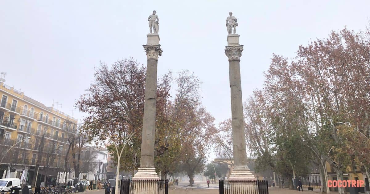 El paseo de la Alameda de Hércules en Sevilla, España
