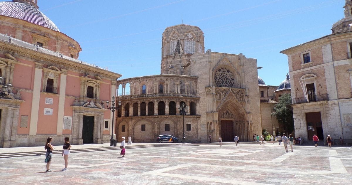 La Plaza de la Virgen, Valencia, España​