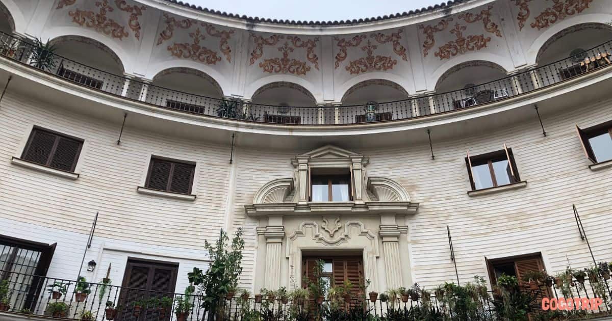 La Plaza del Cabildo en Sevilla, España