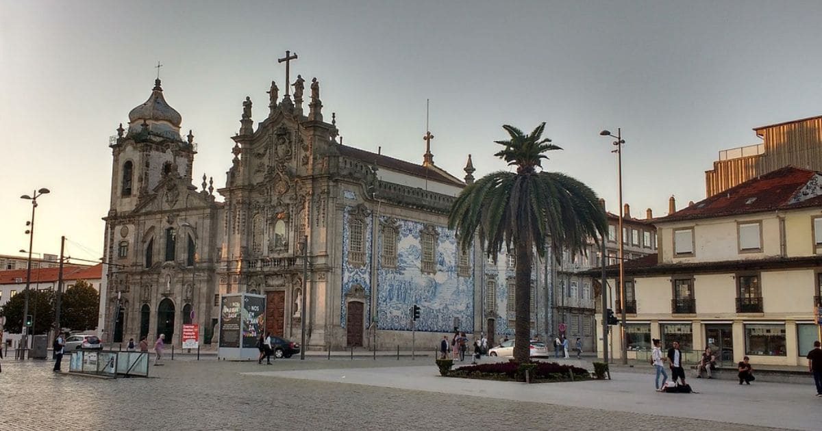 La iglesia do carmo en oporto, portugal